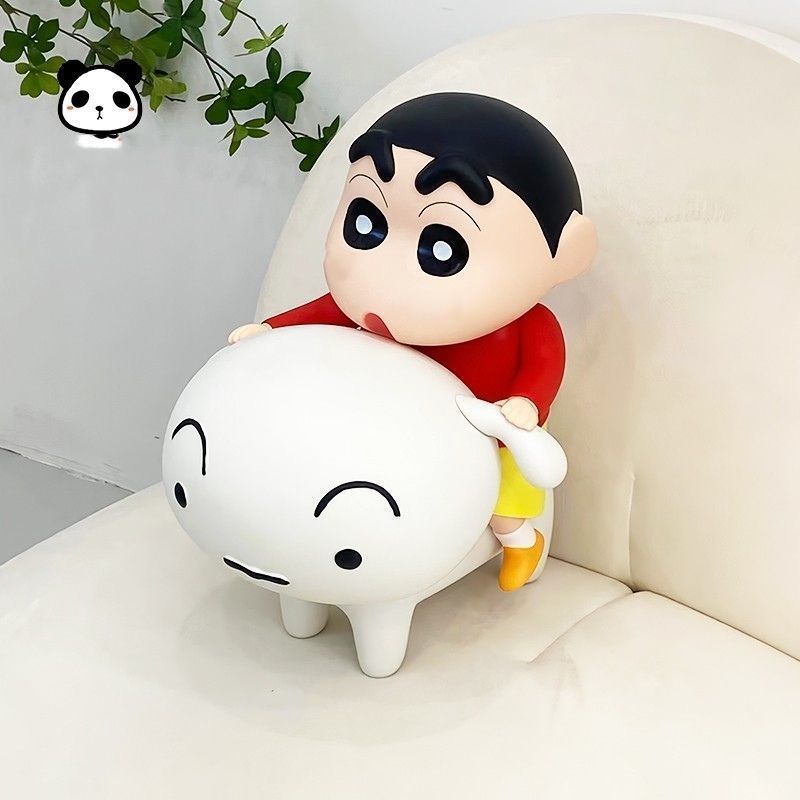 Shin Cậu Bé Bút Chì Dáng Ngồi Siêu Yêu – Giá Đỡ Điện Thoại & Trang trí Góc Học Tập